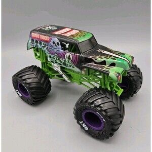 Monster Jam Spin Master Grave Digger 1:24 Truck Chrome Pipes BKT Tires
